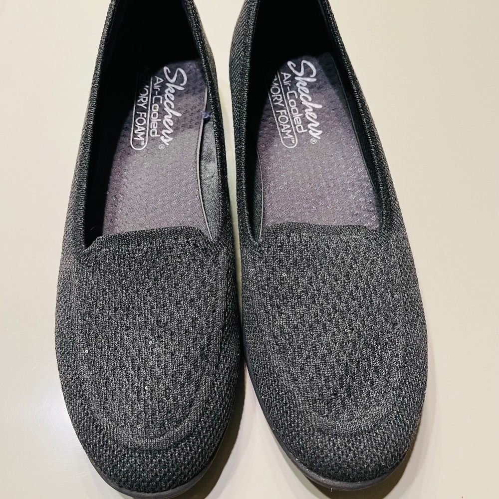 Skechers Low Wedge Gray Memory Foam Slip-On Sz 8